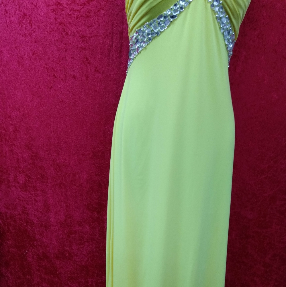 Dresses - Picture 5 of 7